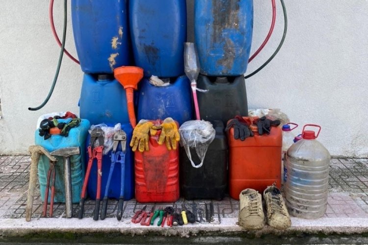 Manisa'da mazot hırsızları jandarmadan ka&ccedil;amadı