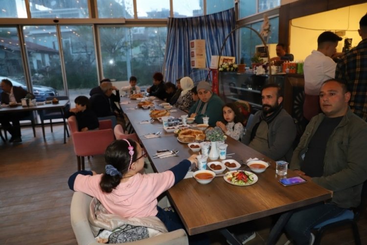 Manisa'da kaymakamlıktan depremzedelere iftar