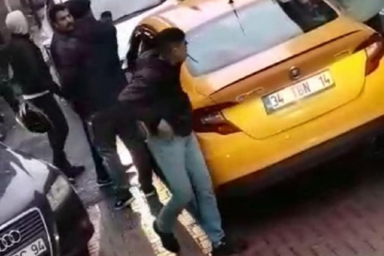 İstanbul'da yol verme tartışmasında bı&ccedil;ak &ccedil;ekildi