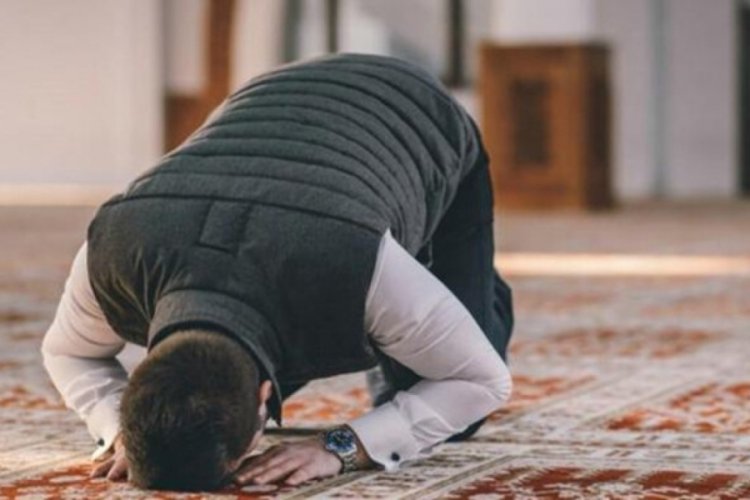 V&uuml;cudunda d&ouml;vme bulunan kişinin namazı ge&ccedil;erli olur mu?