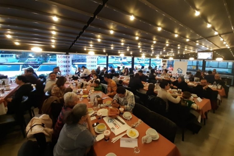 Kanser hastaları birlikte iftar yaptı, sağlık diledi