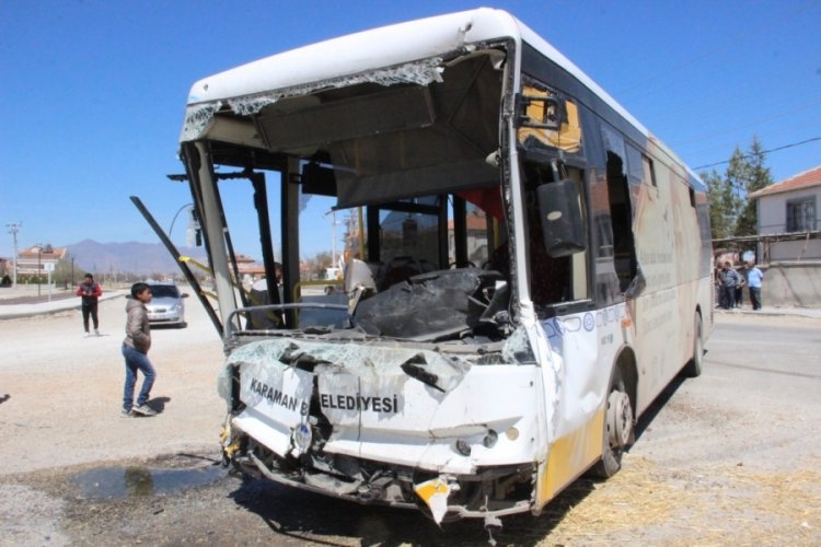 Karaman'da halk otob&uuml;s&uuml; ile kamyon &ccedil;arpıştı: 7 yaralı