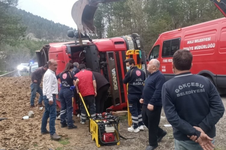 Bolu'da tır devrildi: 1 yaralı