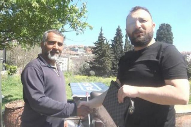 İstanbul'da bir vatandaş i&ccedil;inde 2 bin 500 dolar olan &ccedil;anta buldu