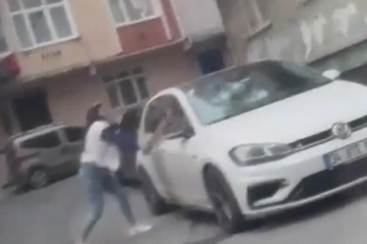 İstanbul'da sopalı saldırı!