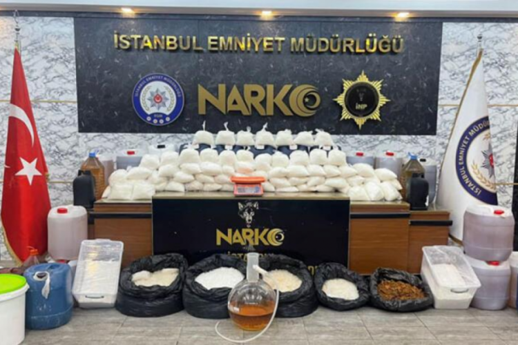 İstanbul'da 654 kilogram metamfetamin ele ge&ccedil;irildi