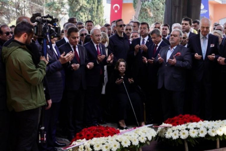 Kılı&ccedil;daroğlu, Turgut &Ouml;zal Anı Mekanı a&ccedil;ılışına katıldı