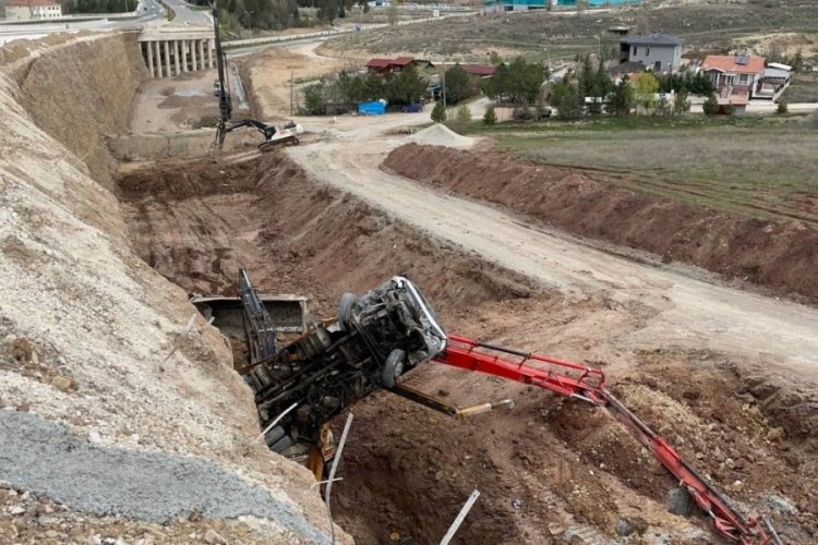 &Ccedil;ankırı'da freni boşalan kamyon dehşet sa&ccedil;tı: 1 &ouml;l&uuml;