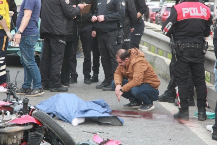 Balıkesir'de motosiklet otomobile &ccedil;arptı: 1 &ouml;l&uuml;