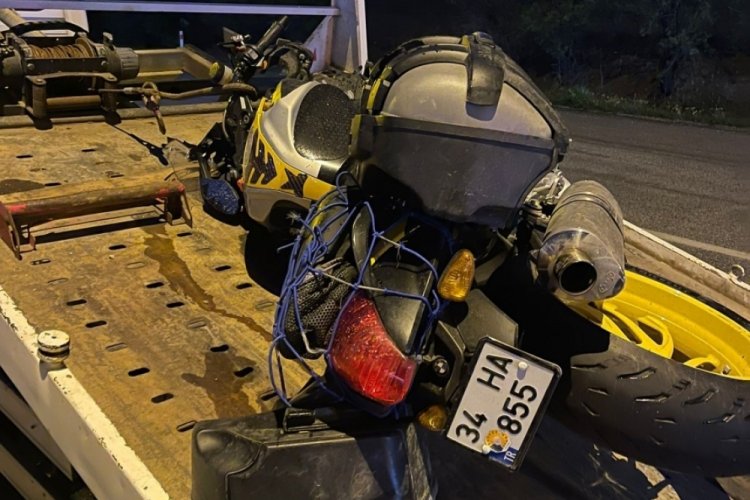 &Ccedil;orum'da motosiklet kamyonete &ccedil;arptı