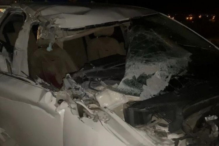 Aksaray'da kamyonete arkadan &ccedil;arpan otomobil hurdaya d&ouml;nd&uuml;