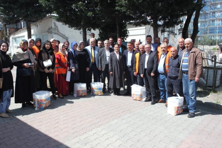AK Parti, İstanbul'da hane ziyaretlerini s&uuml;rd&uuml;r&uuml;yor