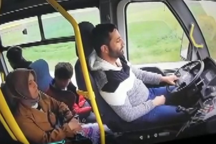 Bursa'da yolcu dolu otob&uuml;s&uuml;n şof&ouml;r&uuml; uyuyakaldı! Yolcular &ouml;l&uuml;mden b&ouml;yle d&ouml;nd&uuml;