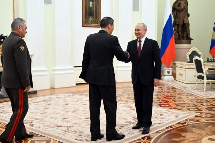 Putin, &Ccedil;in Savunma Bakanı Şangfu ile bir araya geldi