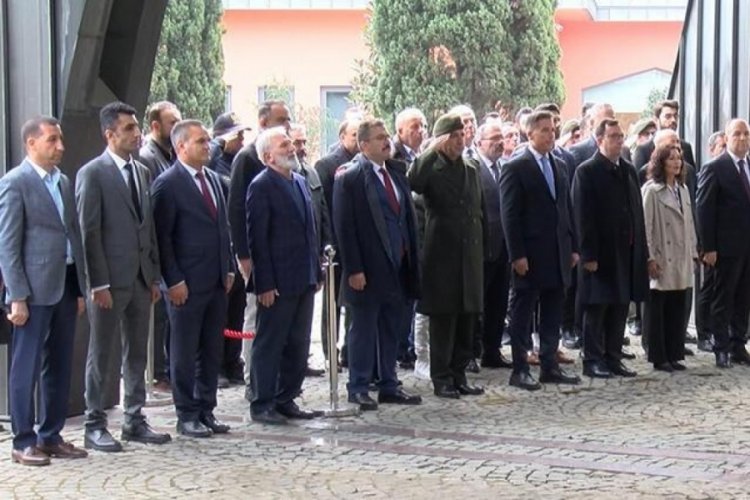 Turgut &Ouml;zal kabri başında anıldı
