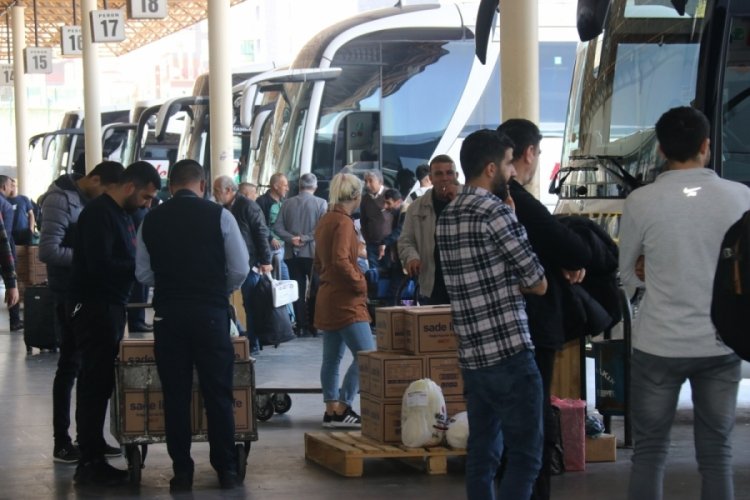 Deprem, bayram &ouml;ncesi şehirlerarası seyahati de etkiledi