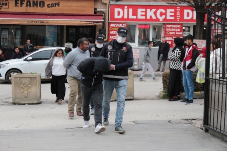 Eskişehir'de 5,5 kilo bonzai ele ge&ccedil;irildi! 4 kişi  g&ouml;zaltına alındı