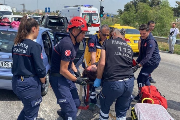 Antalya'da zincirleme kaza! &Ccedil;ok sayıda yaralı var