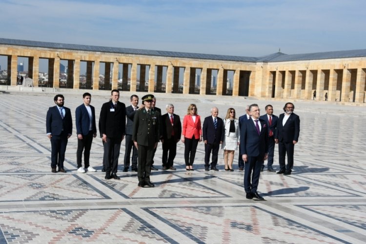 Bursa Atat&uuml;rk&ccedil;&uuml; D&uuml;ş&uuml;nce Derneği Anıtkabir'de