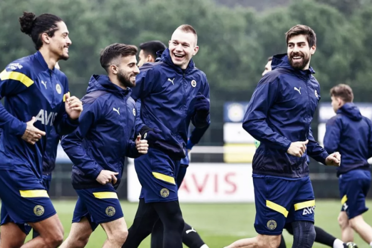 Fenerbah&ccedil;e'de Luan Peres takıma dahil oldu! İdmana katıldı