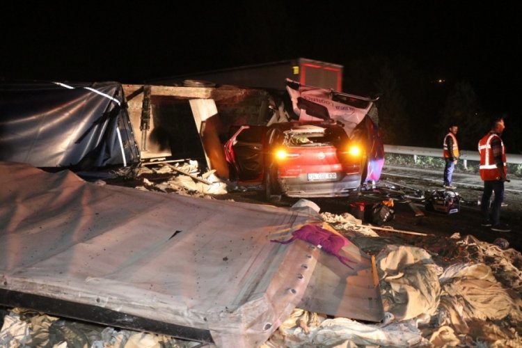 Sakarya Anadolu Otoyolu'nda feci kaza: 1 &ouml;l&uuml;, 5 yaralı