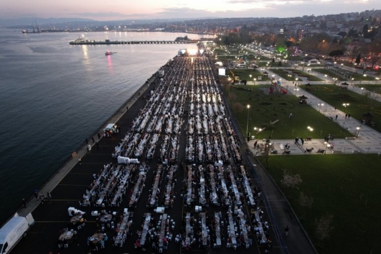 Tekirdağ'da 10 bin kişilik dev iftar sofrası