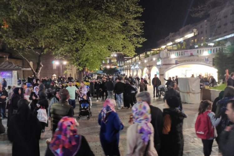 Kadir Gecesi'nde Bursalılar Ulu Cami'ye akın etti