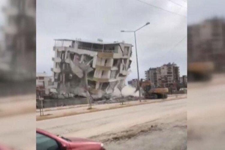 Adıyaman'da hasarlı binada yıkım sırasında &ccedil;&ouml;kme yaşandı