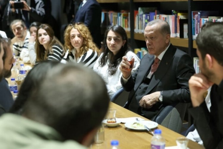 Cumhurbaşkanı Erdoğan, gen&ccedil;lerle bir araya geldi