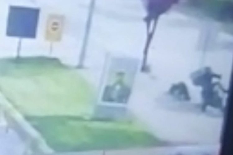 Bursa'da elektrikli bisiklete otomobil &ccedil;arptı! Bir kişi yaralandı