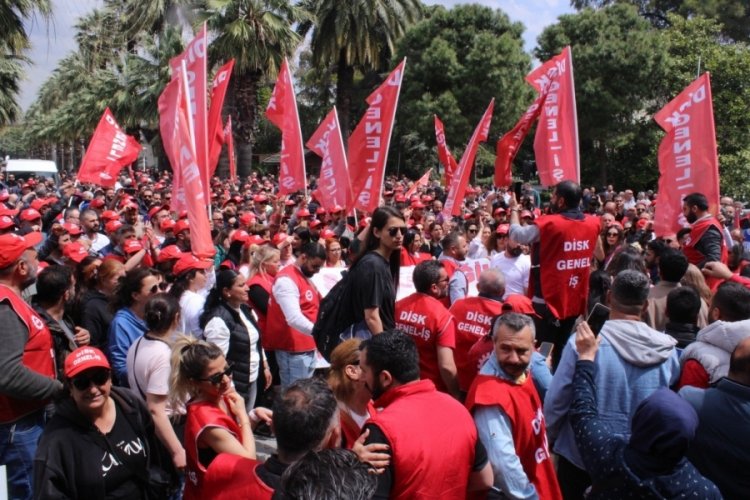 İzmir'de iş&ccedil;iler iş bıraktı