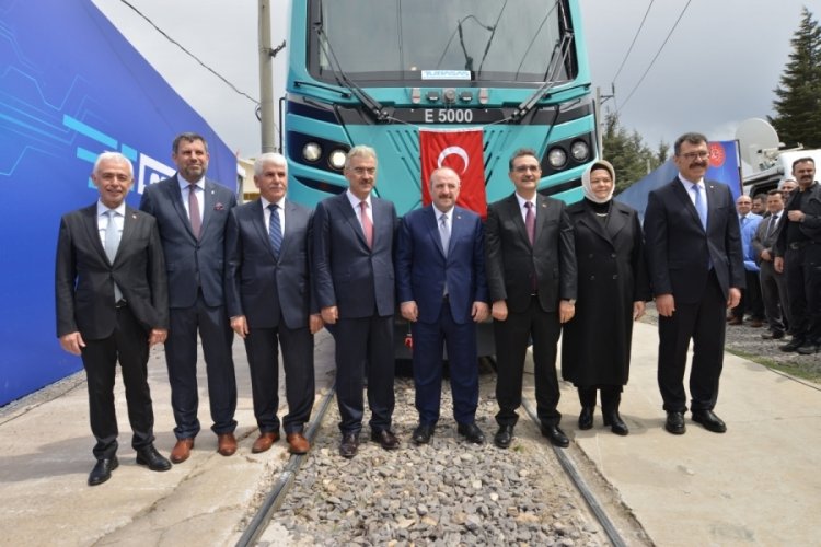 İlk yerli ve milli elektrikli anahat lokomotifi raylara iniyor