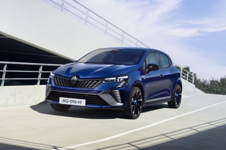 Bursalı yeni Clio g&ouml;r&uuml;c&uuml;ye &ccedil;ıktı