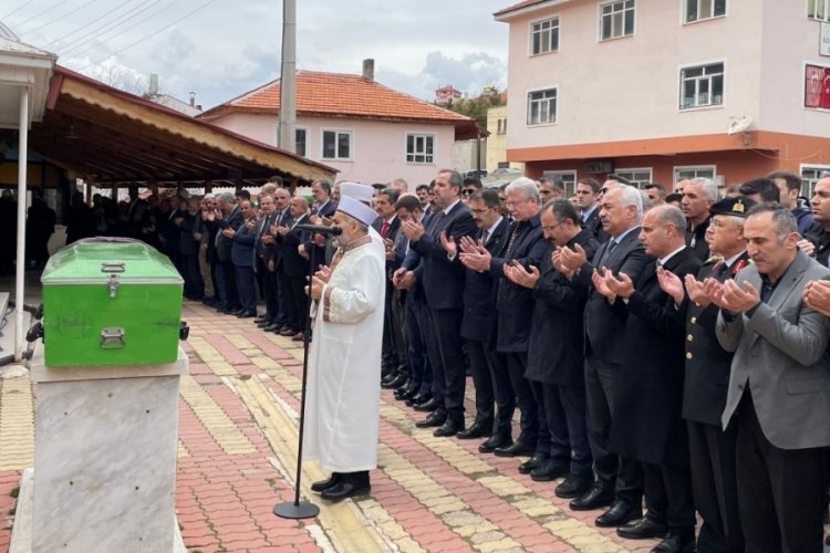 İsmail &Ccedil;ataklı'nın annesi son yolculuğuna uğurlandı