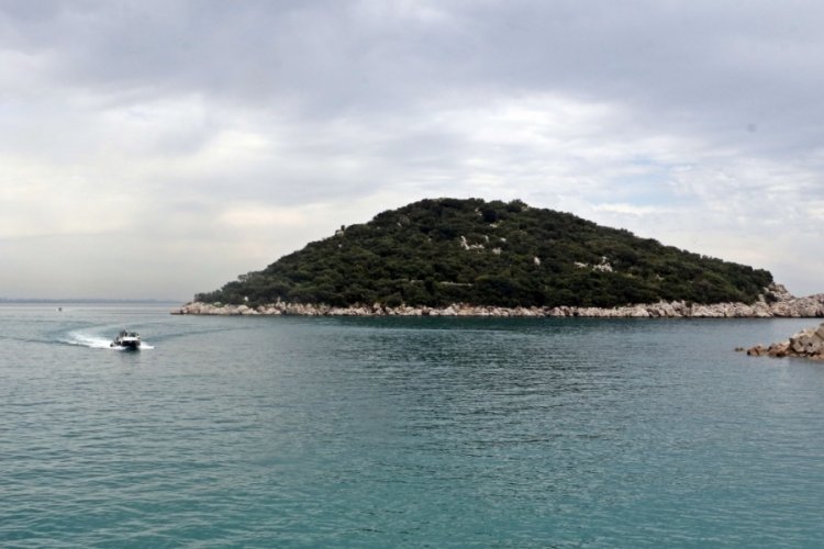 Antalya'da turistler tekne gezisi sırasında kadın cesedi buldu