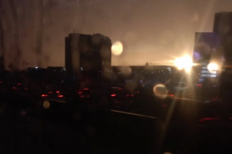 İstanbul'da şaşırtan hava olayı! Gece g&uuml;nd&uuml;ze d&ouml;nd&uuml;