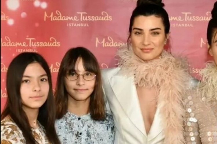 Tuba B&uuml;y&uuml;k&uuml;st&uuml;n kızları ile poz verdi