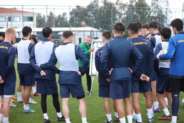 Menemen Futbol Kul&uuml;b&uuml; Serkan Afacan'la anlaştı