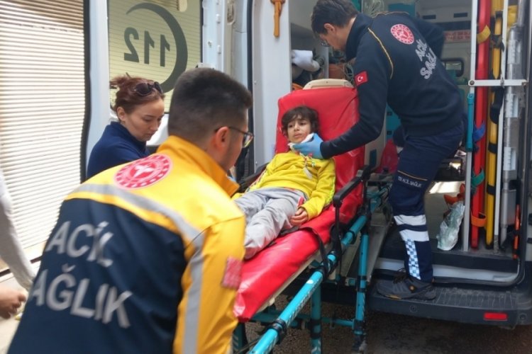 Bursa'da &ccedil;enesine demir saplanan &ccedil;ocuk &ouml;l&uuml;mden d&ouml;nd&uuml;