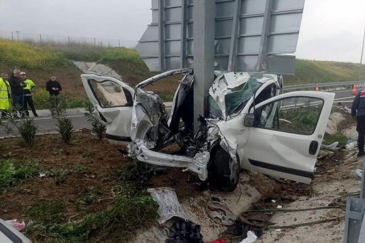 &Ccedil;anakkale'de anne ile oğlu kazada hayatını kaybetti