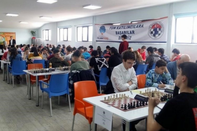 Bursa'da &Ccedil;ocuk Bayramı Satran&ccedil; Turnuvası'na yoğun ilgi