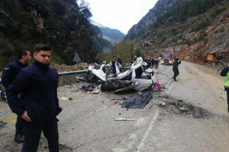 Adana'da 4 &ouml;ğretmenin &ouml;ld&uuml;ğ&uuml; b&ouml;lgede, kayalar i&ccedil;in &ccedil;alışma