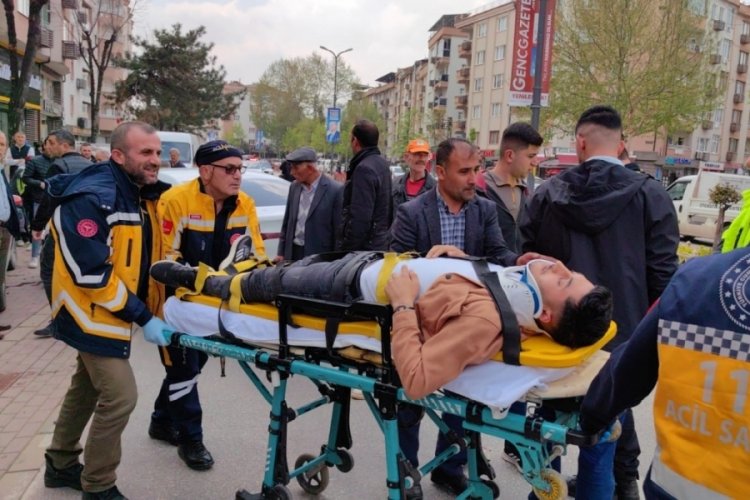 Bursa'da otomobil park halindeki ara&ccedil;lara &ccedil;arptı!