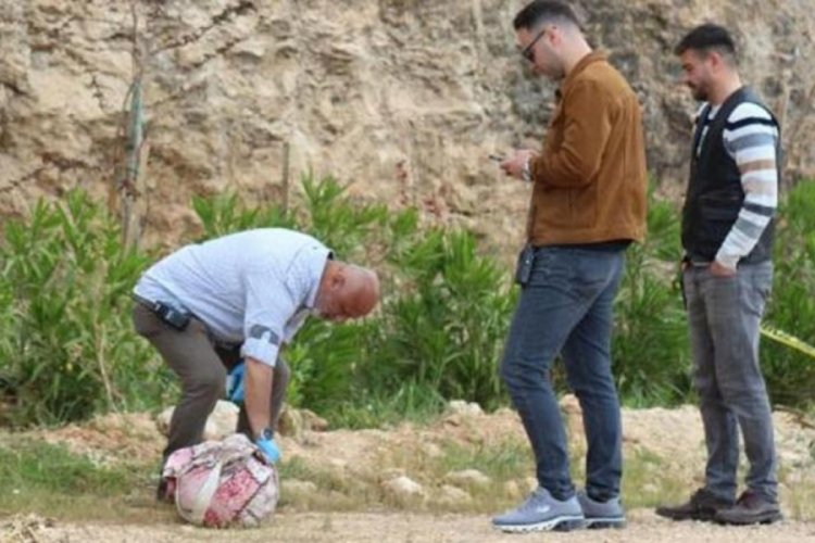 Antalya'da &ouml;rt&uuml;ye sarılı ceset sandılar, kadın maketi &ccedil;ıktı