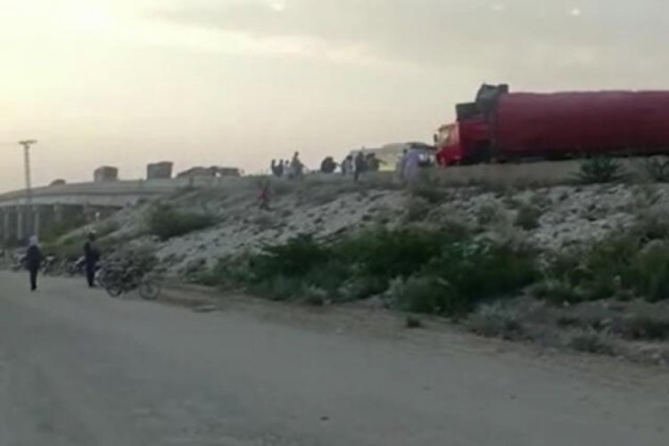 Pakistan'da yolcu otob&uuml;sleri &ccedil;arpıştı!