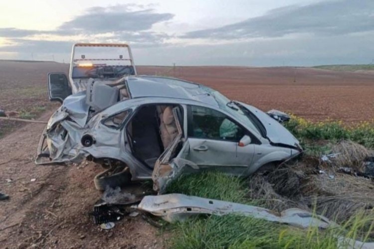Diyarbakır'da kontrolden &ccedil;ıkan otomobil tarlaya u&ccedil;tu: &Ccedil;ok sayıda yaralı var