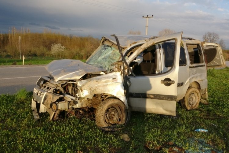 Kastamonu'da takla atarak metrelerce s&uuml;r&uuml;klenen ara&ccedil;tan sağ &ccedil;ıktı