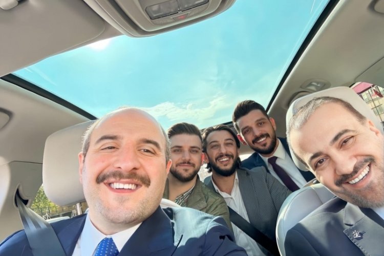 Bakan Mustafa Varank ve Talus TOGG kamerasına poz verdi