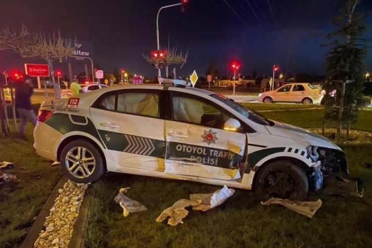 Aksaray'da polis aracı ile otomobil &ccedil;arpıştı: 6 yaralı