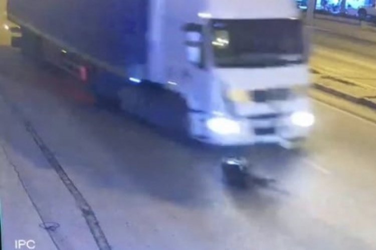 Afyonkarahisar'da tırın &ccedil;arptığı şahıs metrelerce ileri b&ouml;yle savruldu